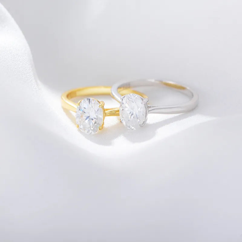 Ring für Damen in Goldoptik ⎜ Klassischer Solitärring mit Zirkonia für elegante Anlässe und Hochzeiten