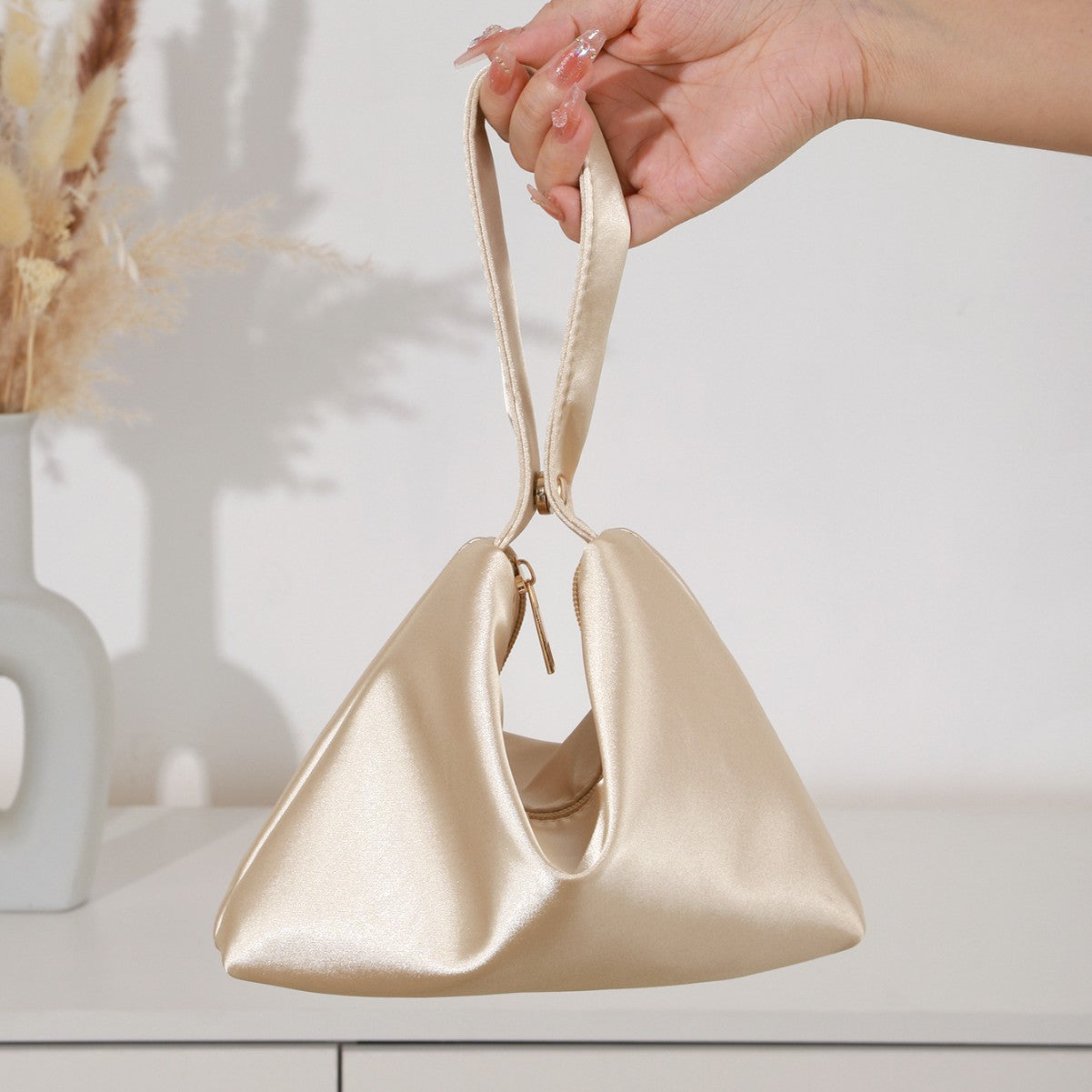 Satin Abendtasche für Damen ⎜ Elegante Handtasche mit Trageschlaufe und Magnetverschluss für festliche Anlässe