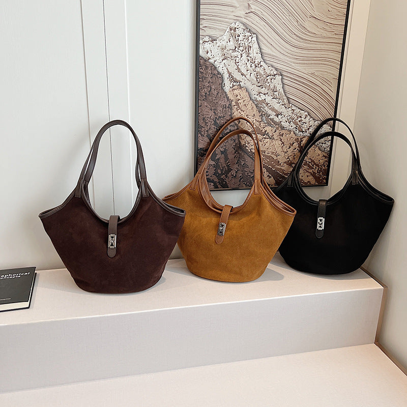 Vintage Tragetasche für Damen ⎜ Weiche Schultertasche in Wildlederoptik mit geräumigem Innenfach