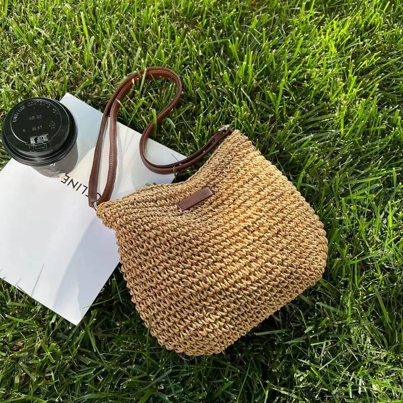 Strandtasche aus Stroh für Damen ⎜ Leichte Sommertasche mit Schulterriemen für Urlaub und Freizeit