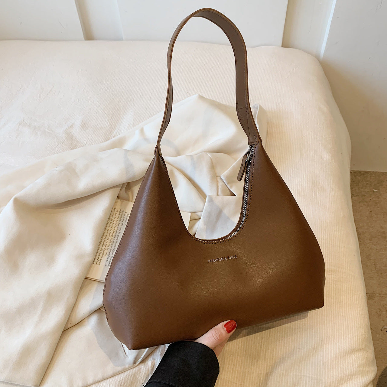 Schultertasche für Damen ⎜ Elegante Handtasche im Retro-Design mit viel Stauraum für Alltag und Büro