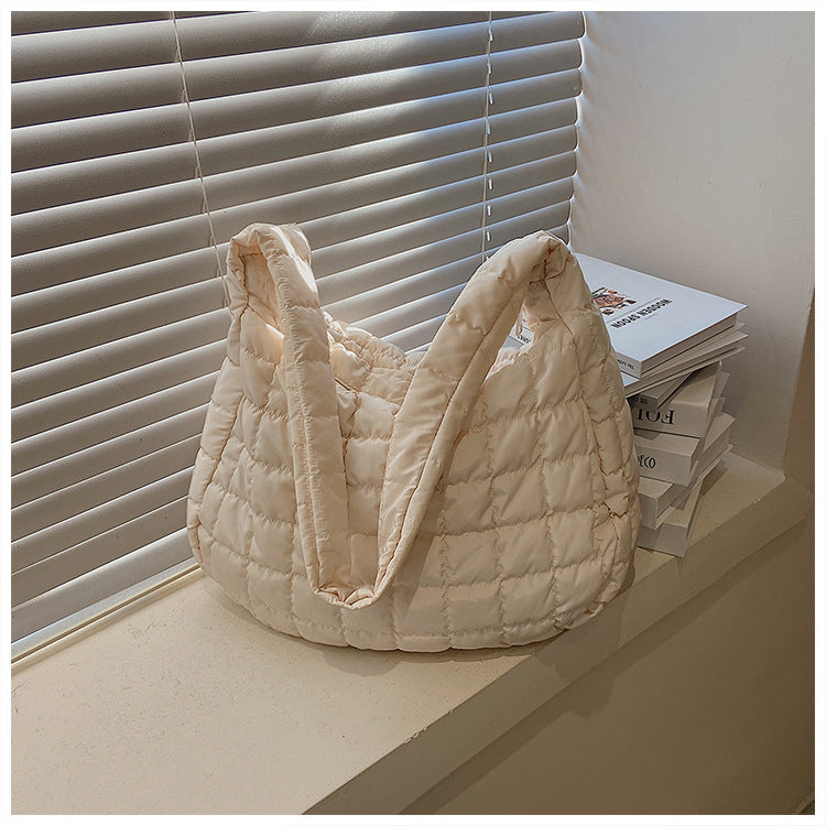 Gesteppte Umhängetasche für Damen ⎜ Leichte Schultertasche mit viel Stauraum für Alltag und Reisen