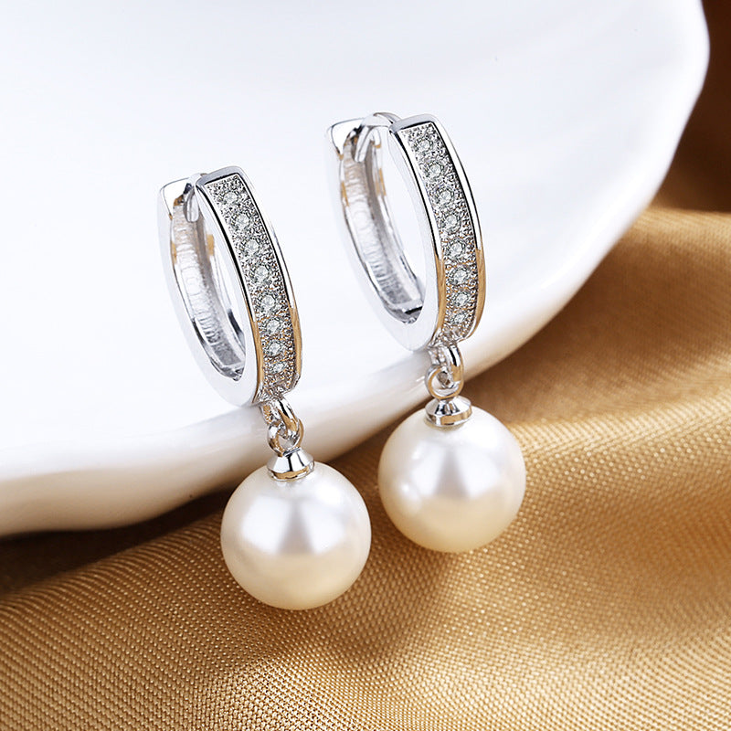 Perlenbesetzte Ohrringe mit Glanzdetail ⎜ Klassischer Look für stilvolle und festliche Anlässe