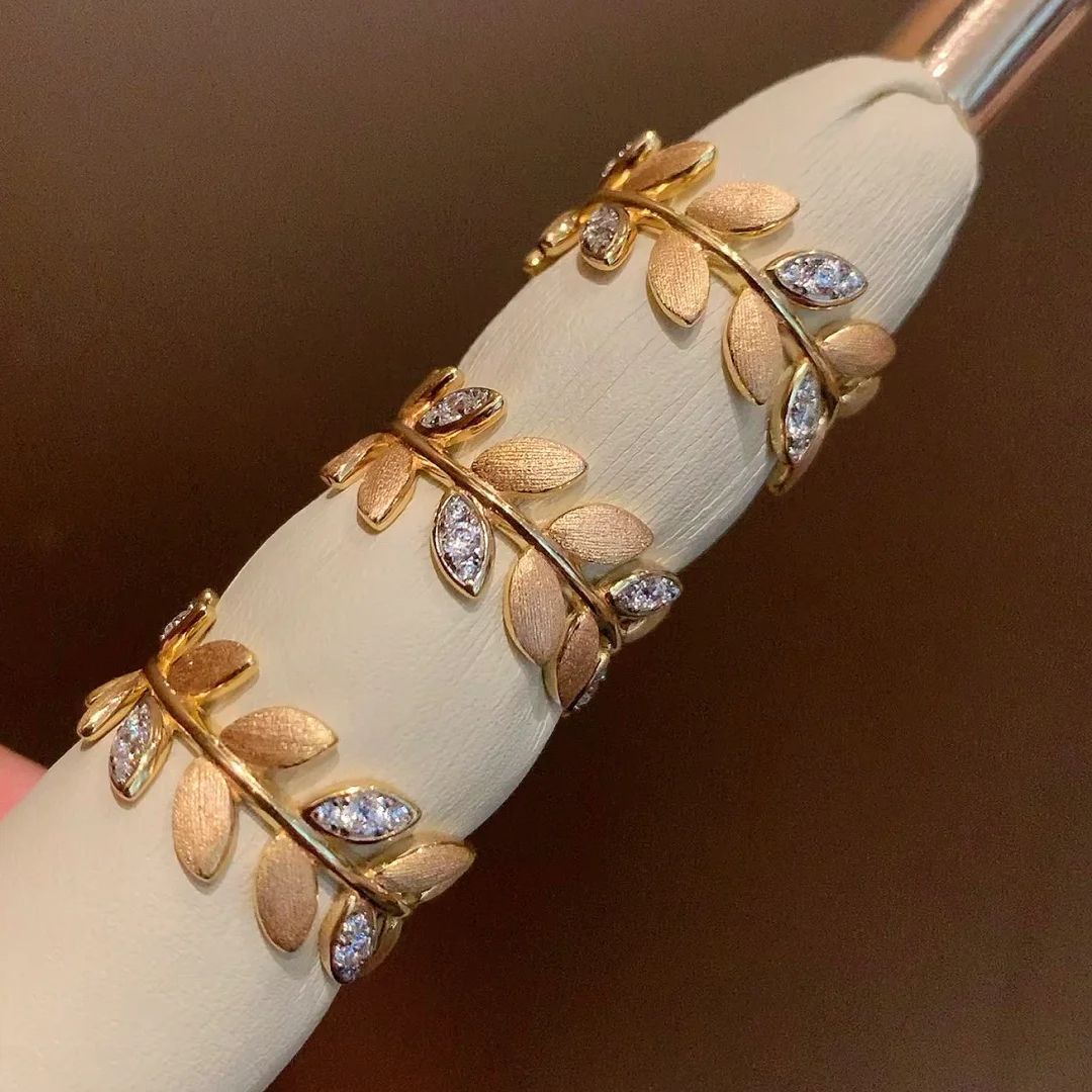 Offener Damenring in Blattoptik ⎜ Vintage-Ring mit Zirkonia für elegante und stilvolle Outfits