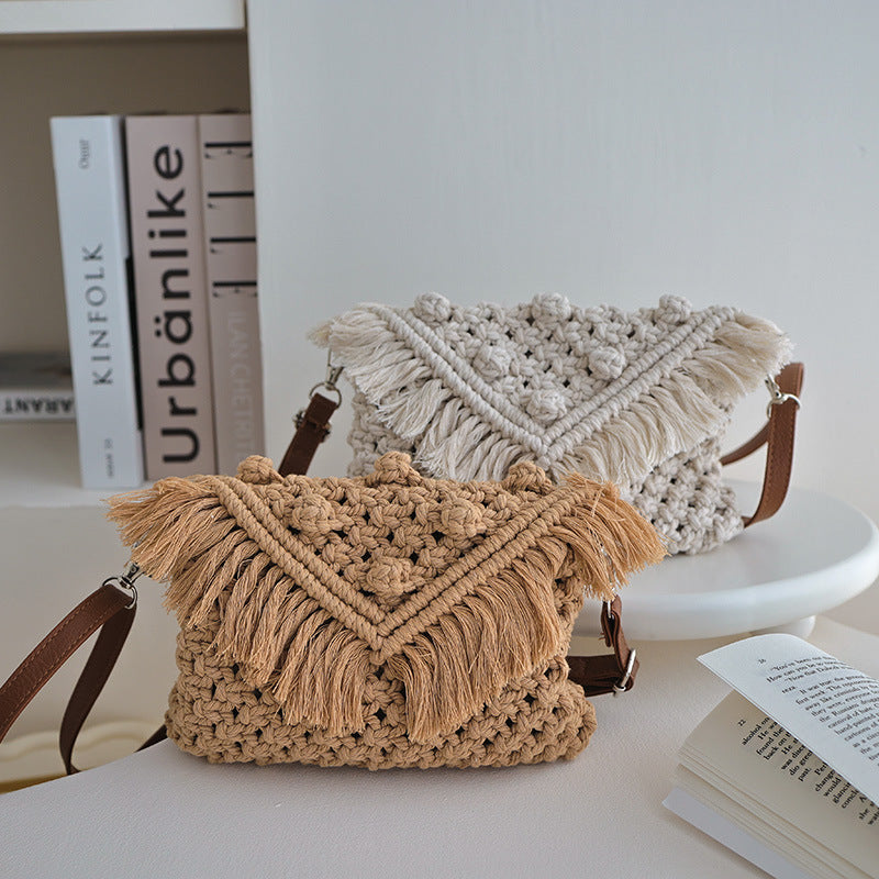 Damen Umhängetasche aus Baumwollgarn ⎜ Handgefertigte Schultertasche mit Fransen für Freizeit und Sommer