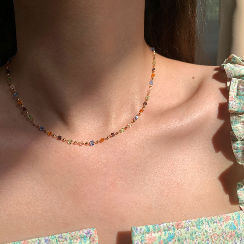 Moderne Kette für Damen ⎜ Bunte Sommerkette mit filigranen Perlen für vielseitige Alltags- und Urlaubslooks