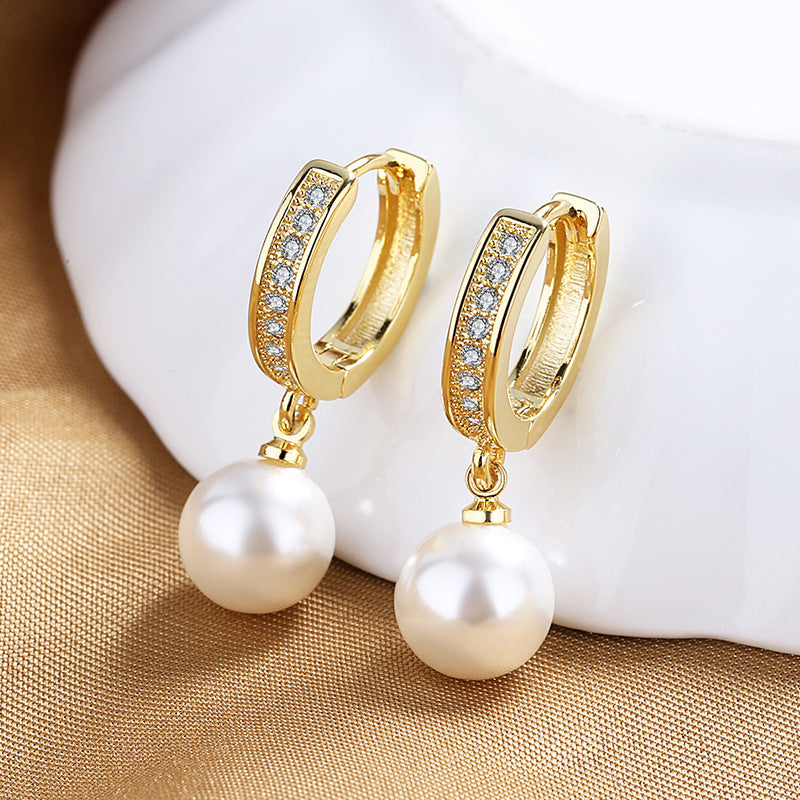 Perlenbesetzte Ohrringe mit Glanzdetail ⎜ Klassischer Look für stilvolle und festliche Anlässe