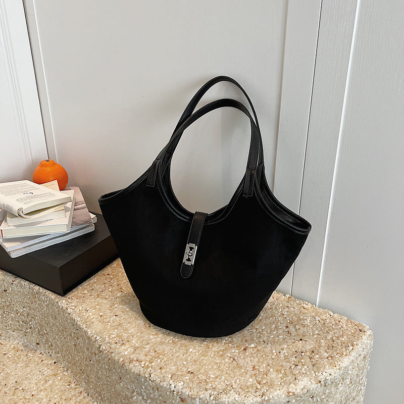 Vintage Tragetasche für Damen ⎜ Weiche Schultertasche in Wildlederoptik mit geräumigem Innenfach