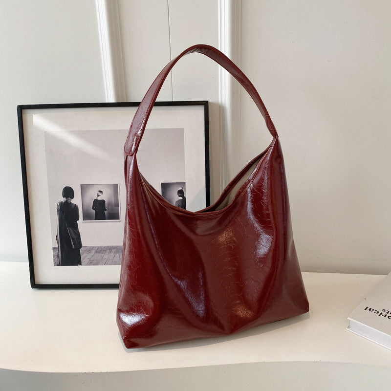 Moderner Shopper für Damen ⎜ Glänzende Schultertasche in Lackoptik