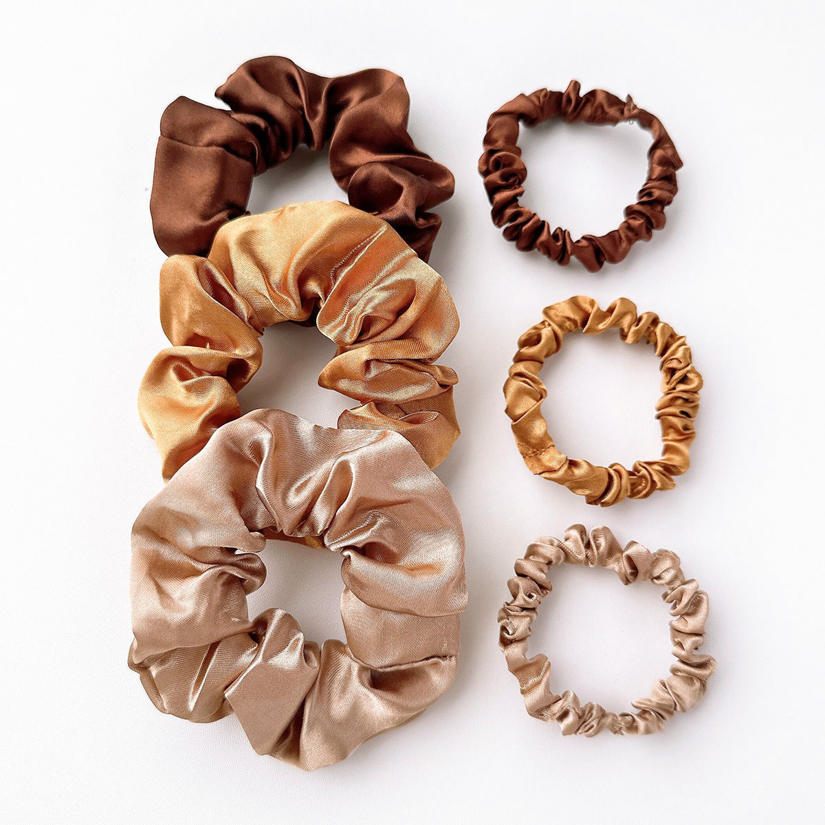 Haarband Set aus Satin für Damen ⎜ Weiche Haargummis in Naturtönen für schonendes Styling ohne Ziehen