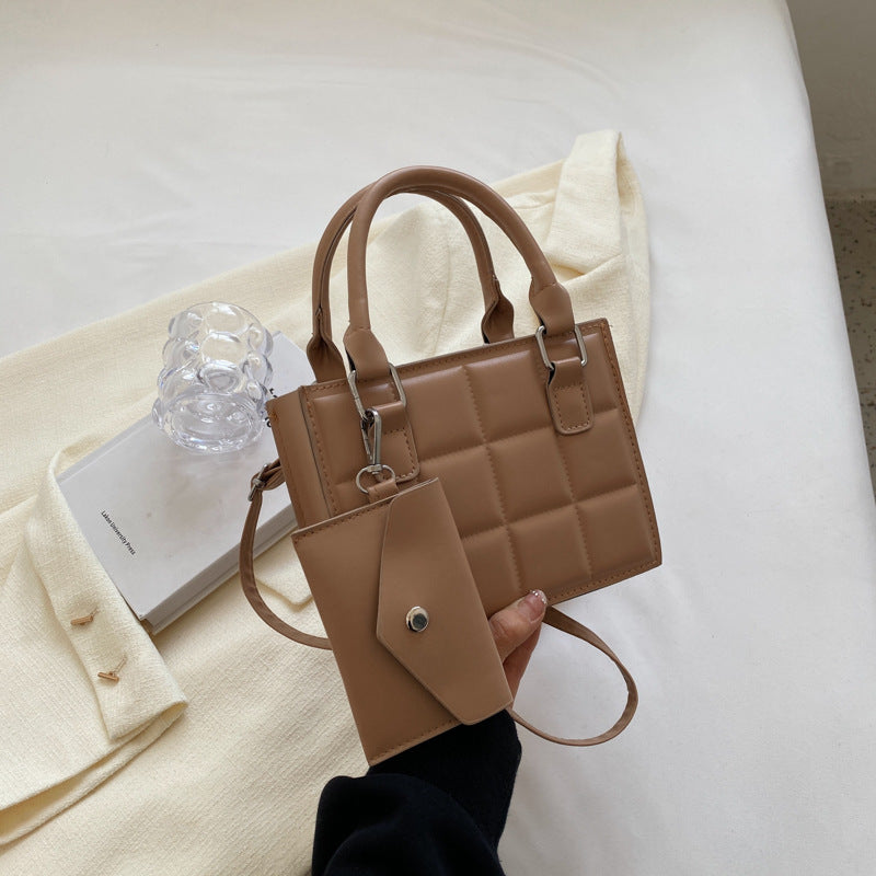 Geräumige Umhängetasche für Damen ⎜ Schlichte Schultertasche mit viel Stauraum für Arbeit und Alltag