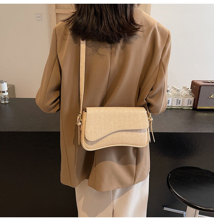 Elegante Schultertasche für Damen ⎜ Kompakte Umhängetasche mit Magnetverschluss für jeden Anlass