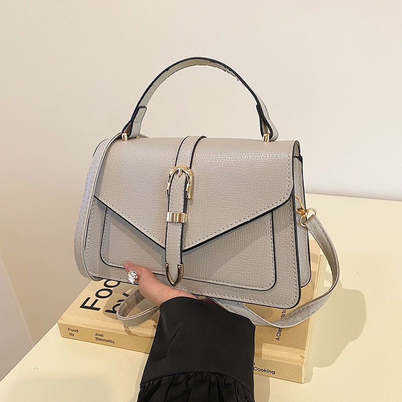 Klassische Umhängetasche für Damen ⎜ Elegante Schultertasche mit Schnalle für Alltag und besondere Anlässe