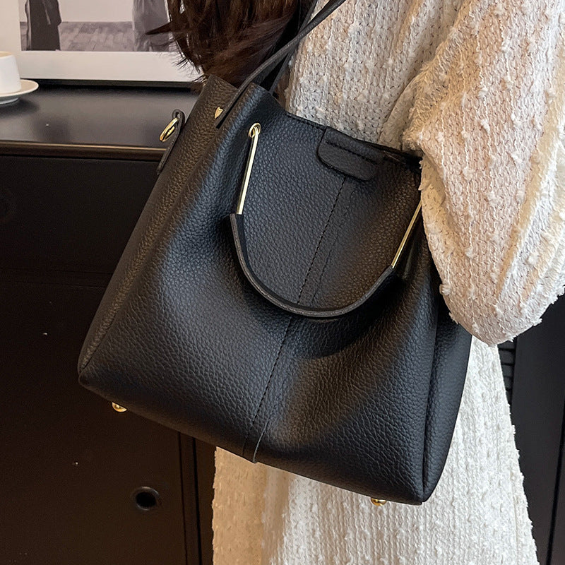 Große Henkeltasche für Damen ⎜ Strukturierte Tasche mit Tragegriff für Herbstlooks und tägliche Outfits