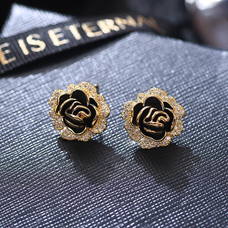 Ohrstecker im Camelia-Design ⎜ Elegante Schwarzoptik mit Glanzakzenten für besondere Events
