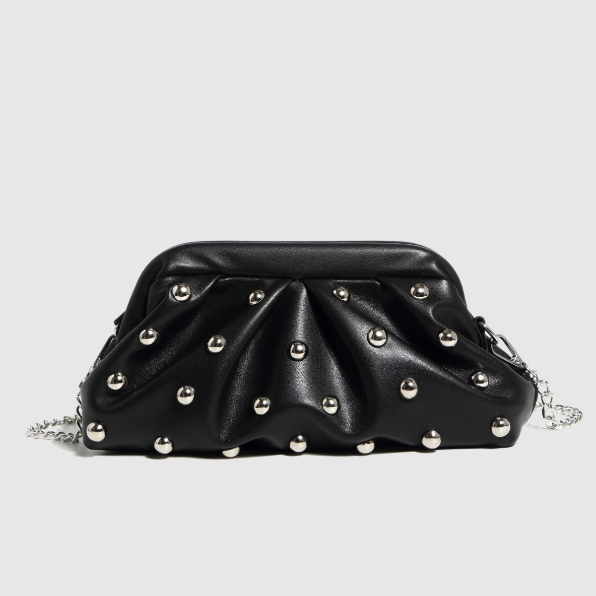 Damen Clutch in Lederoptik ⎜ Modische Schultertasche mit Nieten und Falten für trendige Outfits