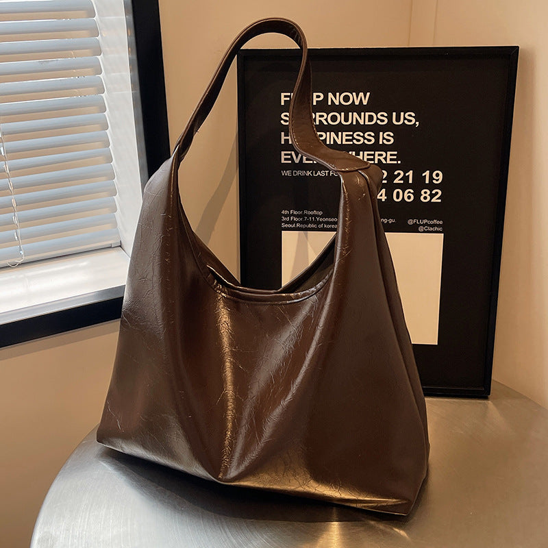 Moderner Shopper für Damen ⎜ Glänzende Schultertasche in Lackoptik