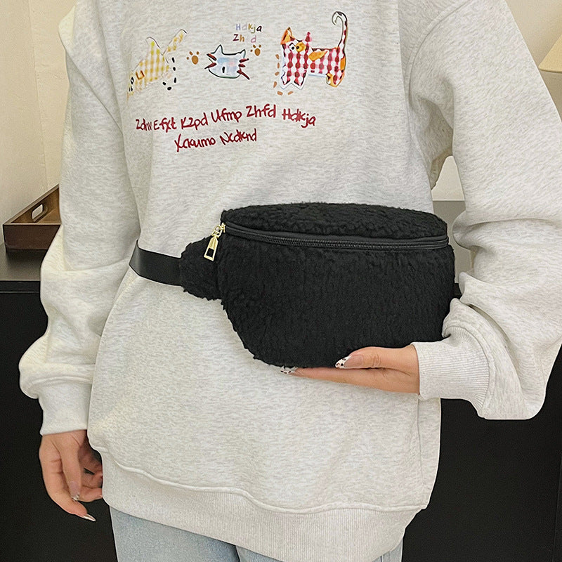 Teddy Schultertasche für Damen ⎜ Flauschige Umhängetasche mit Reißverschluss für gemütliche Outfits