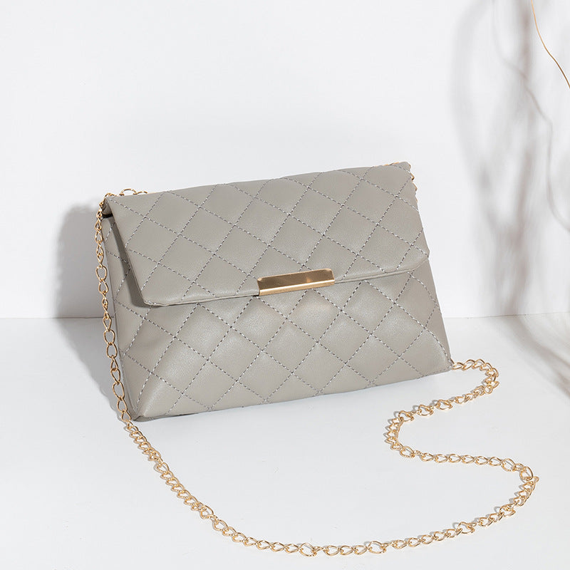 Kleine Schultertasche für Damen ⎜ Modische Kettentasche mit Steppung für trendige Looks und Events