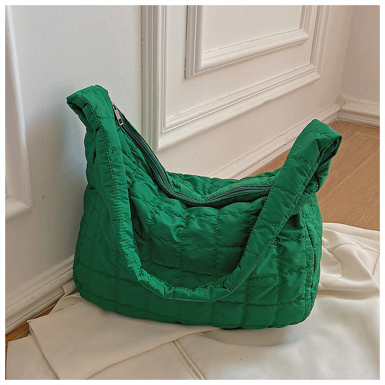 Gesteppte Umhängetasche für Damen ⎜ Leichte Schultertasche mit viel Stauraum für Alltag und Reisen