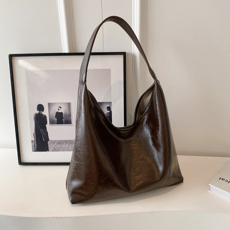 Moderner Shopper für Damen ⎜ Glänzende Schultertasche in Lackoptik