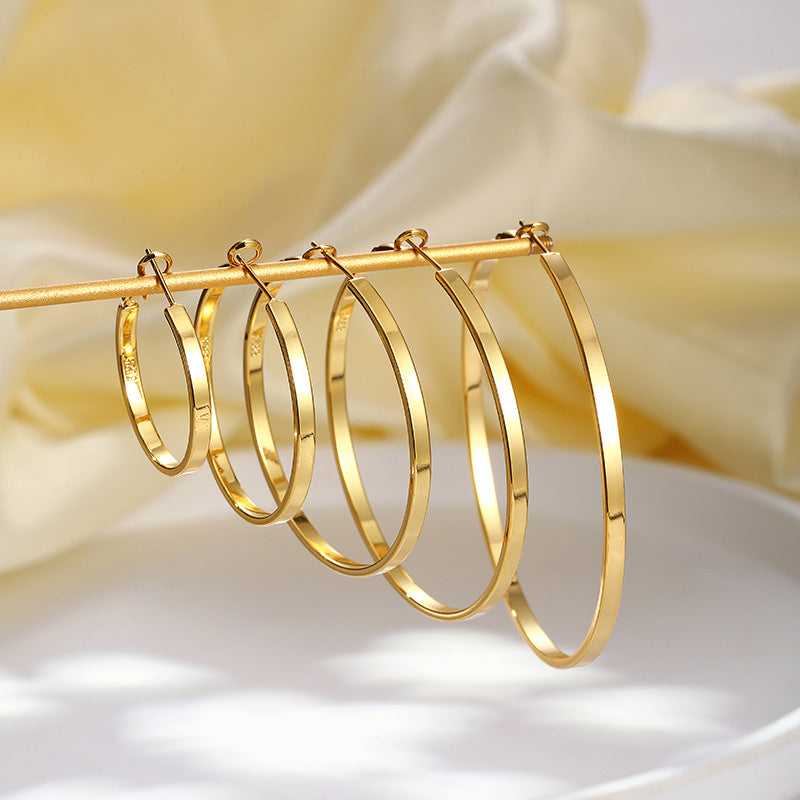 Goldene Ohrringe für Damen ⎜ Leichtes Ovaldesign für stilvolle Kombinationen im Alltag