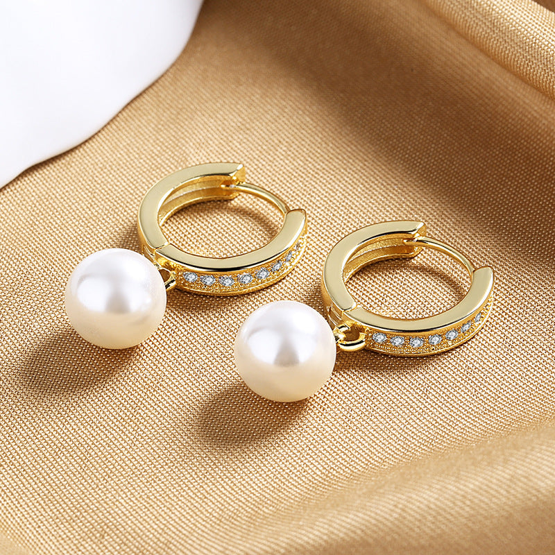 Perlenbesetzte Ohrringe mit Glanzdetail ⎜ Klassischer Look für stilvolle und festliche Anlässe