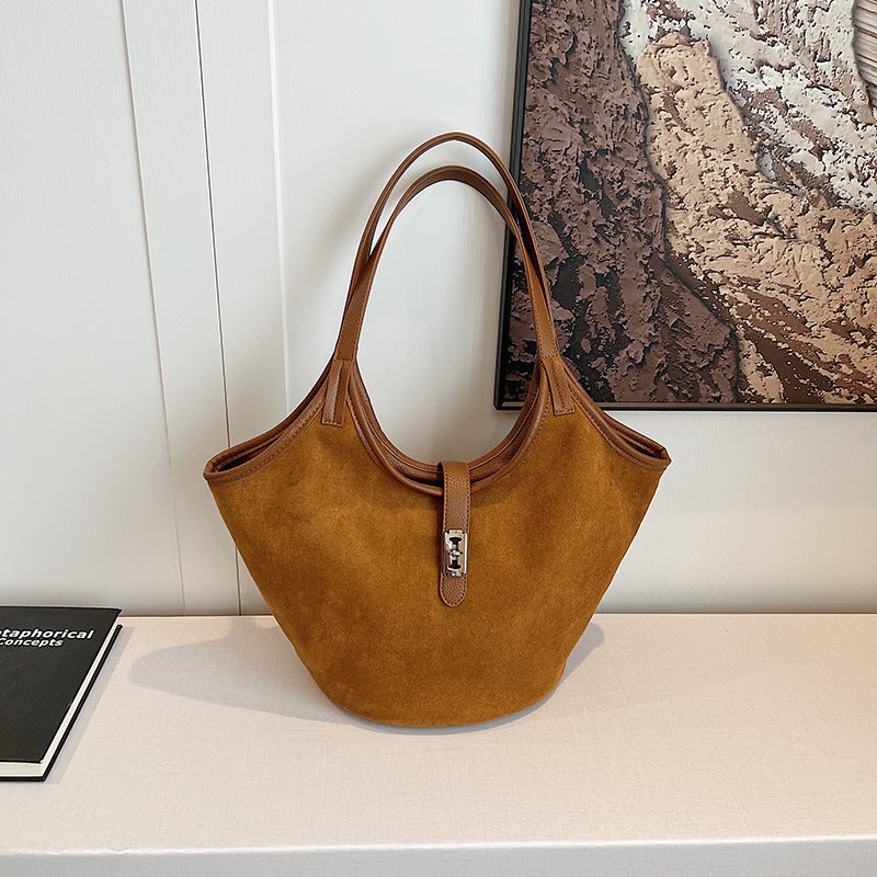 Vintage Tragetasche für Damen ⎜ Weiche Schultertasche in Wildlederoptik mit geräumigem Innenfach