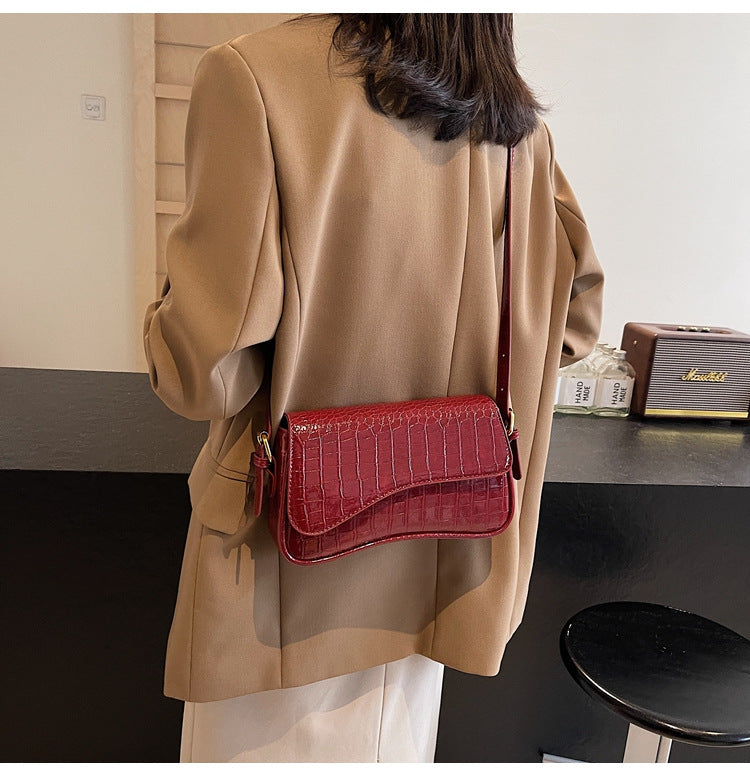 Elegante Schultertasche für Damen ⎜ Kompakte Umhängetasche mit Magnetverschluss für jeden Anlass