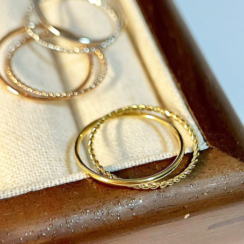 Moderner Damenring ⎜ Verstellbarer Kreuzring mit feiner Drehung für eleganten Look am Zeigefinger