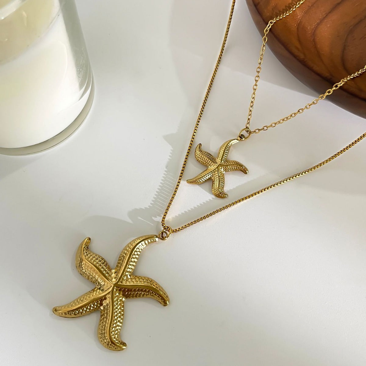Ketten-Set für Damen ⎜ Vergoldete Doppelhalskette mit Seestern- und Muschelspiralanhänger für maritime Sommerlooks
