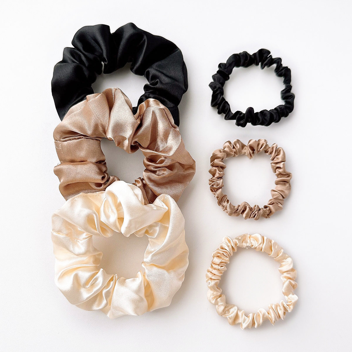 Haarband Set aus Satin für Damen ⎜ Weiche Haargummis in Naturtönen für schonendes Styling ohne Ziehen
