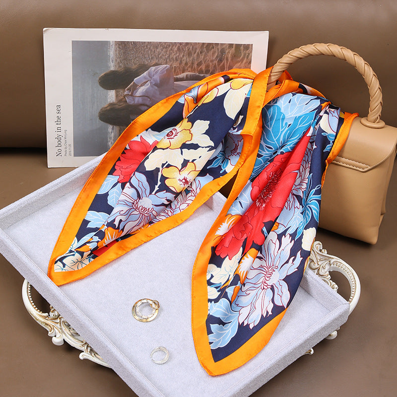 Vintage-inspiriertes Halstuch mit Blumenmuster ⎜ Eleganter Seidenschal für Business und Alltag