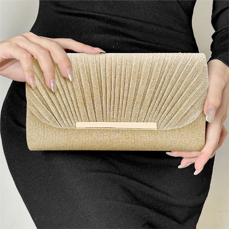 Faltbare Clutch für Damen ⎜ Schlichte Abendtasche mit Glanzstruktur und Magnetverschluss in Metallic-Optik