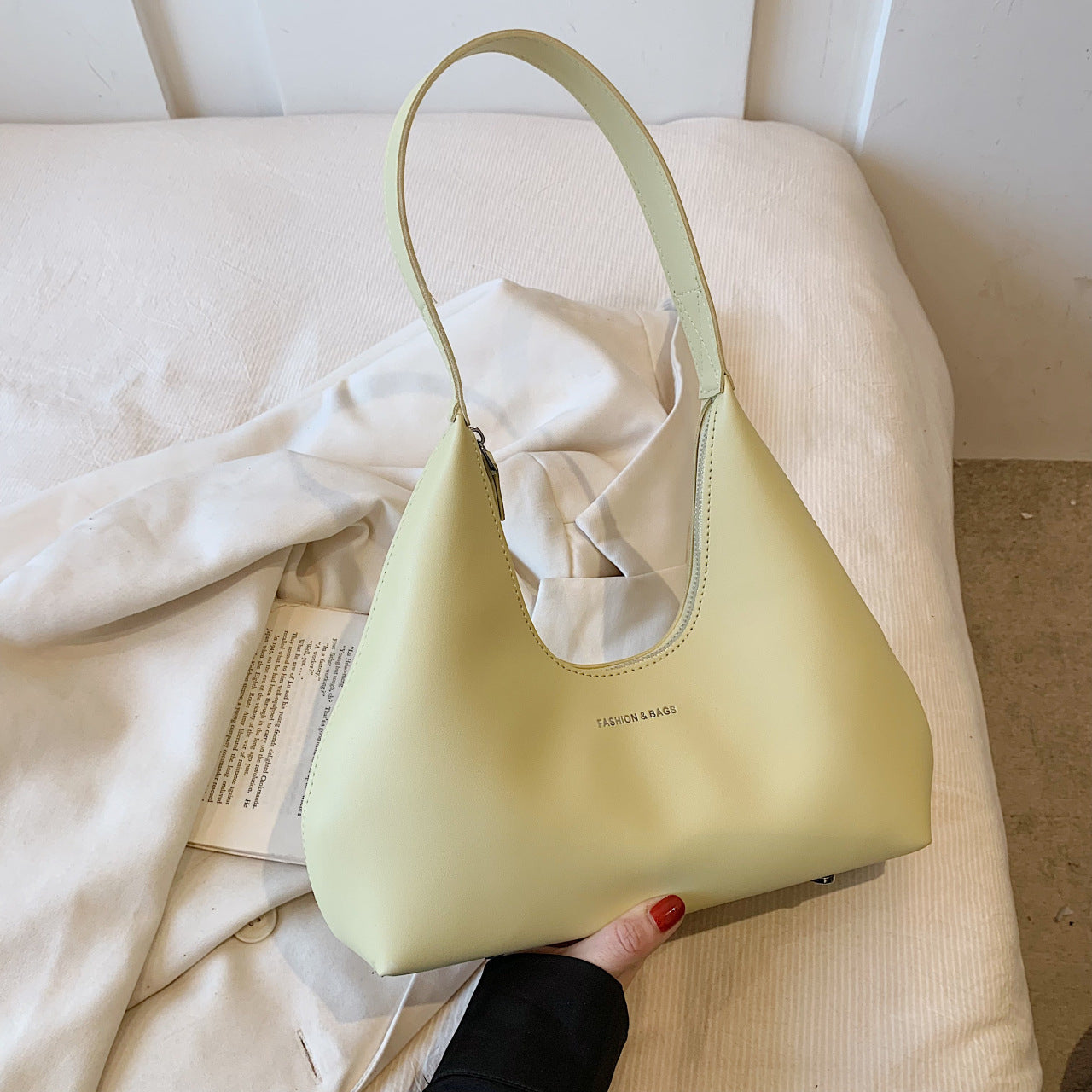 Schultertasche für Damen ⎜ Elegante Handtasche im Retro-Design mit viel Stauraum für Alltag und Büro
