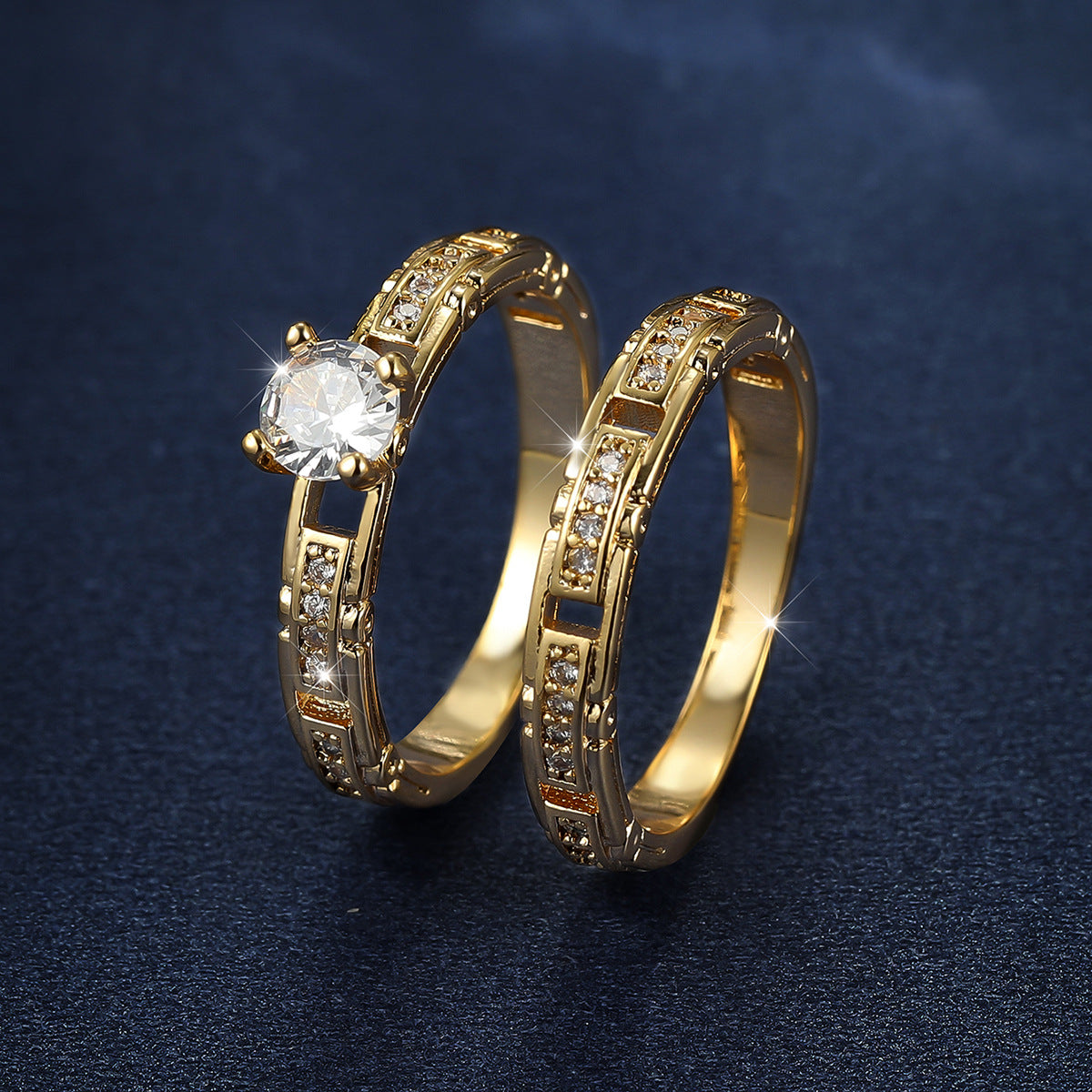Ring-Set für Damen in Goldoptik ⎜ Zweiteiliges Schmuckset mit Zirkonia und Kettenstruktur für stilvolle Anlässe