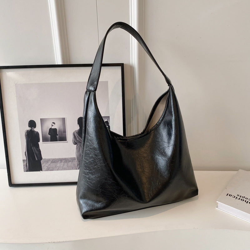 Moderner Shopper für Damen ⎜ Glänzende Schultertasche in Lackoptik