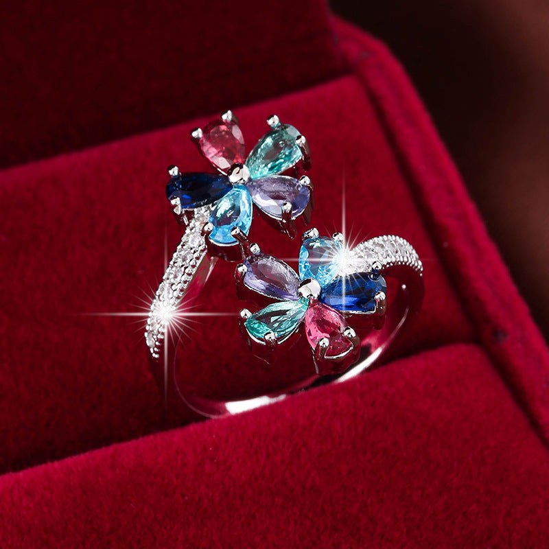 Damenring mit bunten Zirkonia ⎜ Vergoldeter Ring in Blumenform für farbenfrohe Akzente und eleganten Stil
