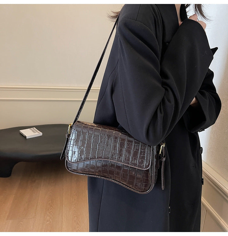 Elegante Schultertasche für Damen ⎜ Kompakte Umhängetasche mit Magnetverschluss für jeden Anlass