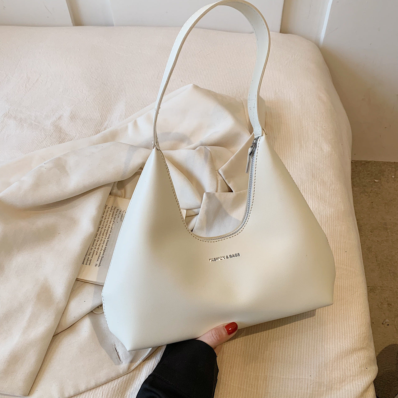 Schultertasche für Damen ⎜ Elegante Handtasche im Retro-Design mit viel Stauraum für Alltag und Büro