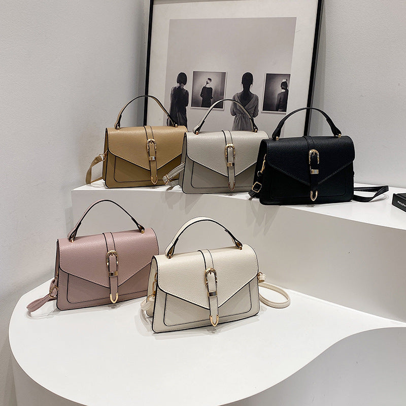 Klassische Umhängetasche für Damen ⎜ Elegante Schultertasche mit Schnalle für Alltag und besondere Anlässe