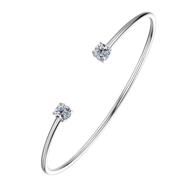 Eleganter Damenarmreif mit Diamantoptik ⎜ Offenes Golddesign mit glitzernden Akzenten für besondere Momente