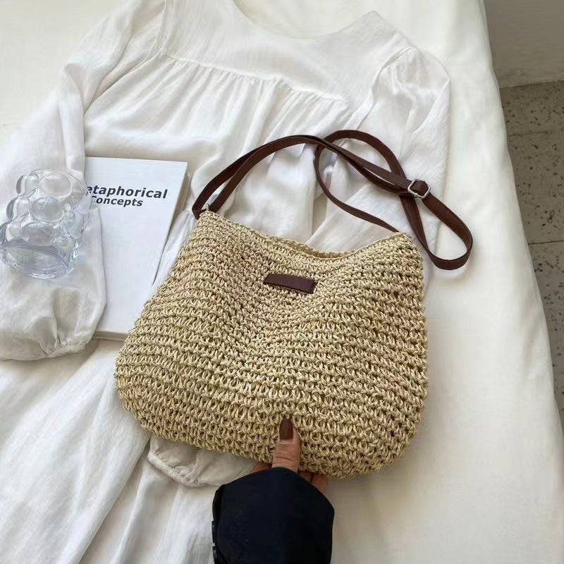 Strandtasche aus Stroh für Damen ⎜ Leichte Sommertasche mit Schulterriemen für Urlaub und Freizeit