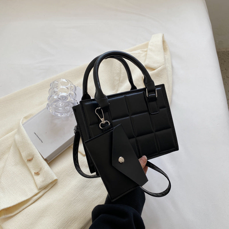 Geräumige Umhängetasche für Damen ⎜ Schlichte Schultertasche mit viel Stauraum für Arbeit und Alltag