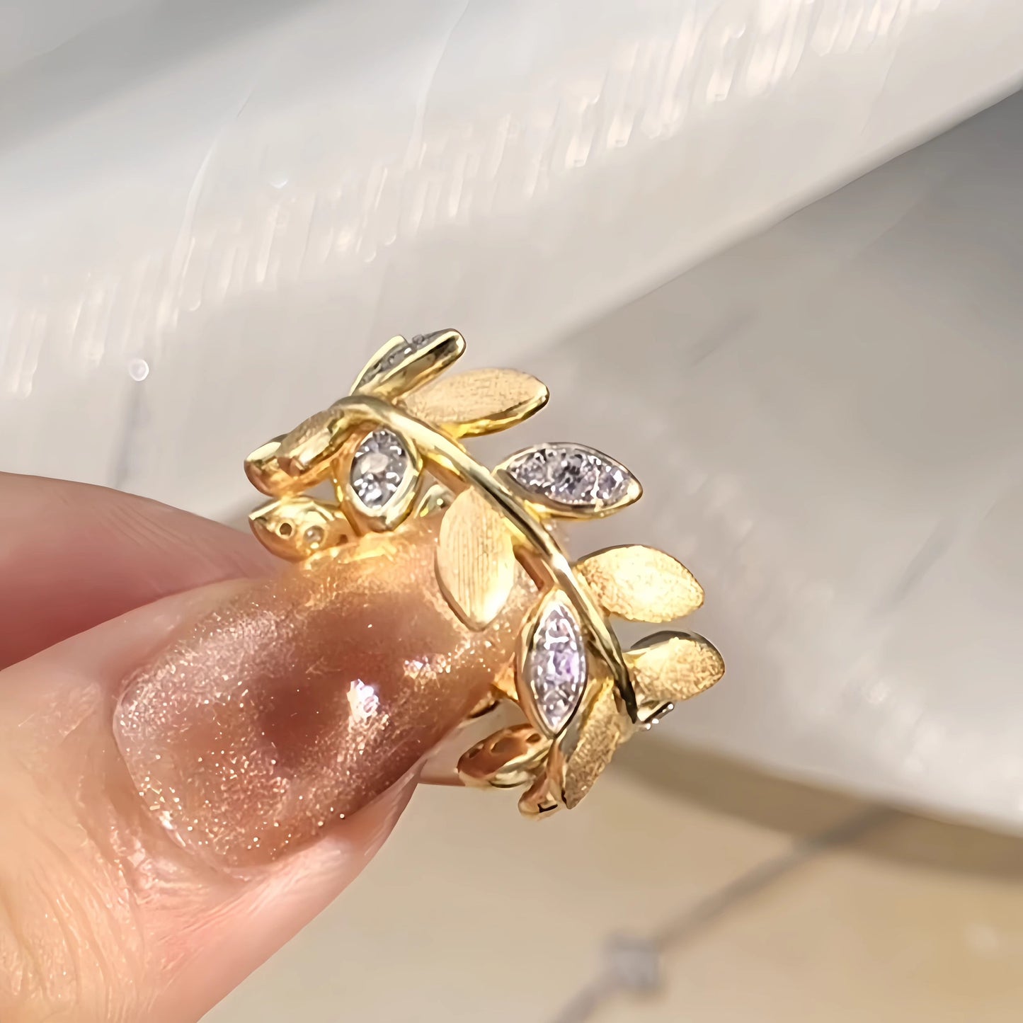Offener Damenring in Blattoptik ⎜ Vintage-Ring mit Zirkonia für elegante und stilvolle Outfits