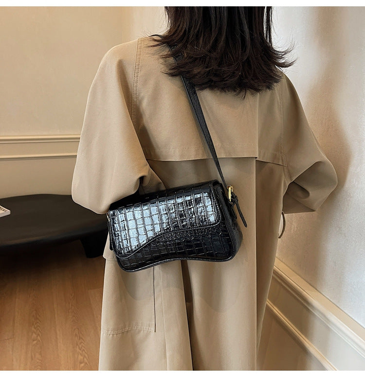 Elegante Schultertasche für Damen ⎜ Kompakte Umhängetasche mit Magnetverschluss für jeden Anlass