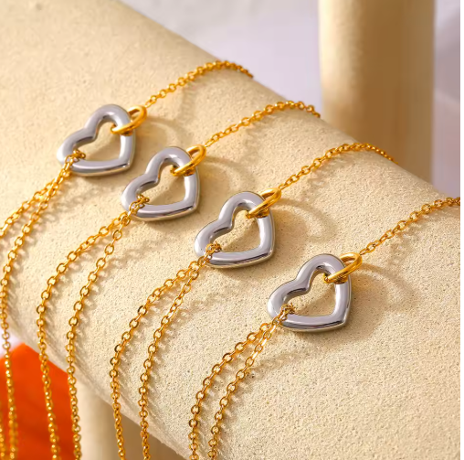 Filigranes Damenarmband mit Herzanhänger ⎜ Edelstahl-Design für dezente und zeitlose Alltagslooks