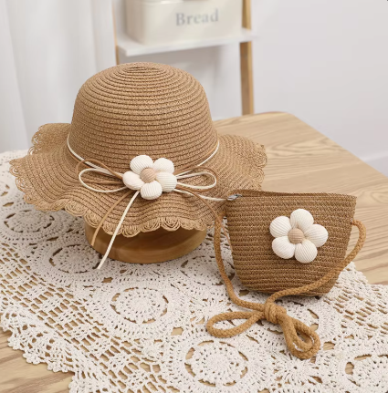 Sommer-Set für Damen ⎜ Strohhut mit Tasche und Blumenmotiv für sonnige Strandtage
