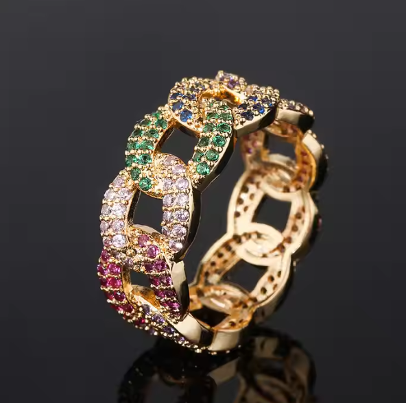 Statement Ring für Damen in Goldoptik ⎜ Modernes Design mit farbigen Zirkonia für glamouröse Momente