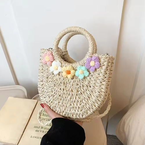 Geflochtene Strohtasche für Damen ⎜ Süße Handtasche mit Blumen-Deko für Sommer, Urlaub und Marktbesuch